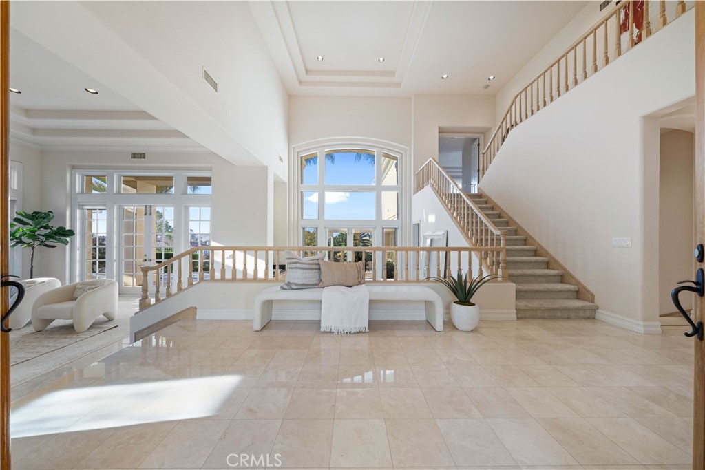 17 Pemberly Irvine, CA 92603 - Photo 5 of 60 Front hall