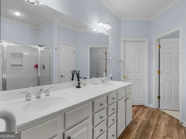 a bathroom with double vanity sinks and a mirror