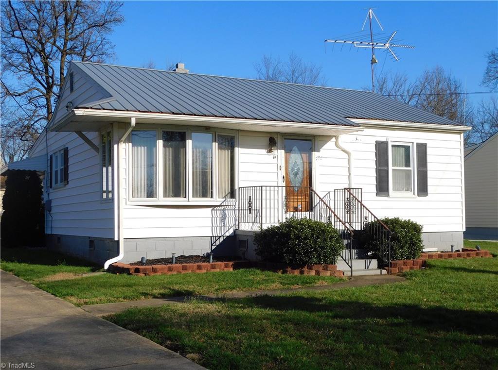 1606 Cook Street High Point, NC 27262 - Photo 2 of 19