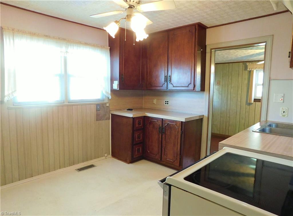 1606 Cook Street High Point, NC 27262 - Photo 3 of 19