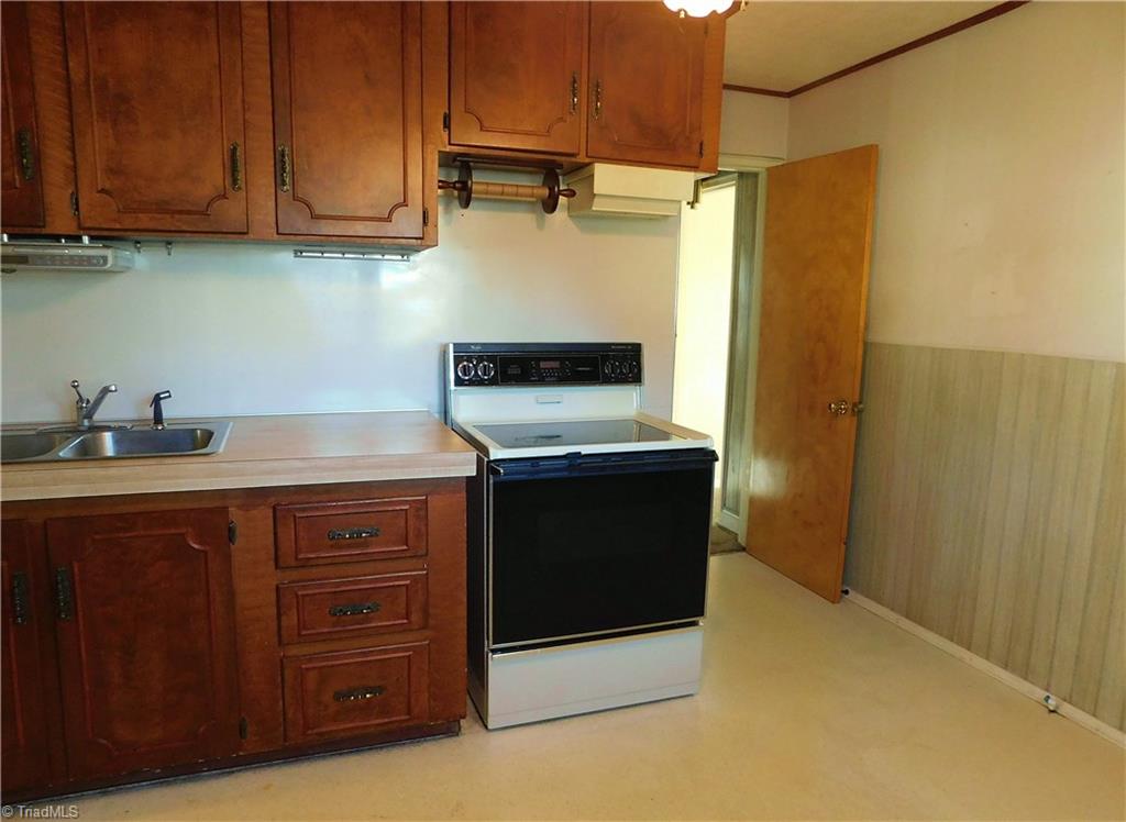 1606 Cook Street High Point, NC 27262 - Photo 4 of 19