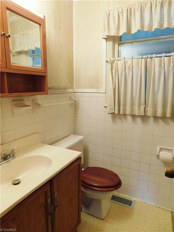1606 Cook Street High Point, NC 27262 - Photo 5 of 19