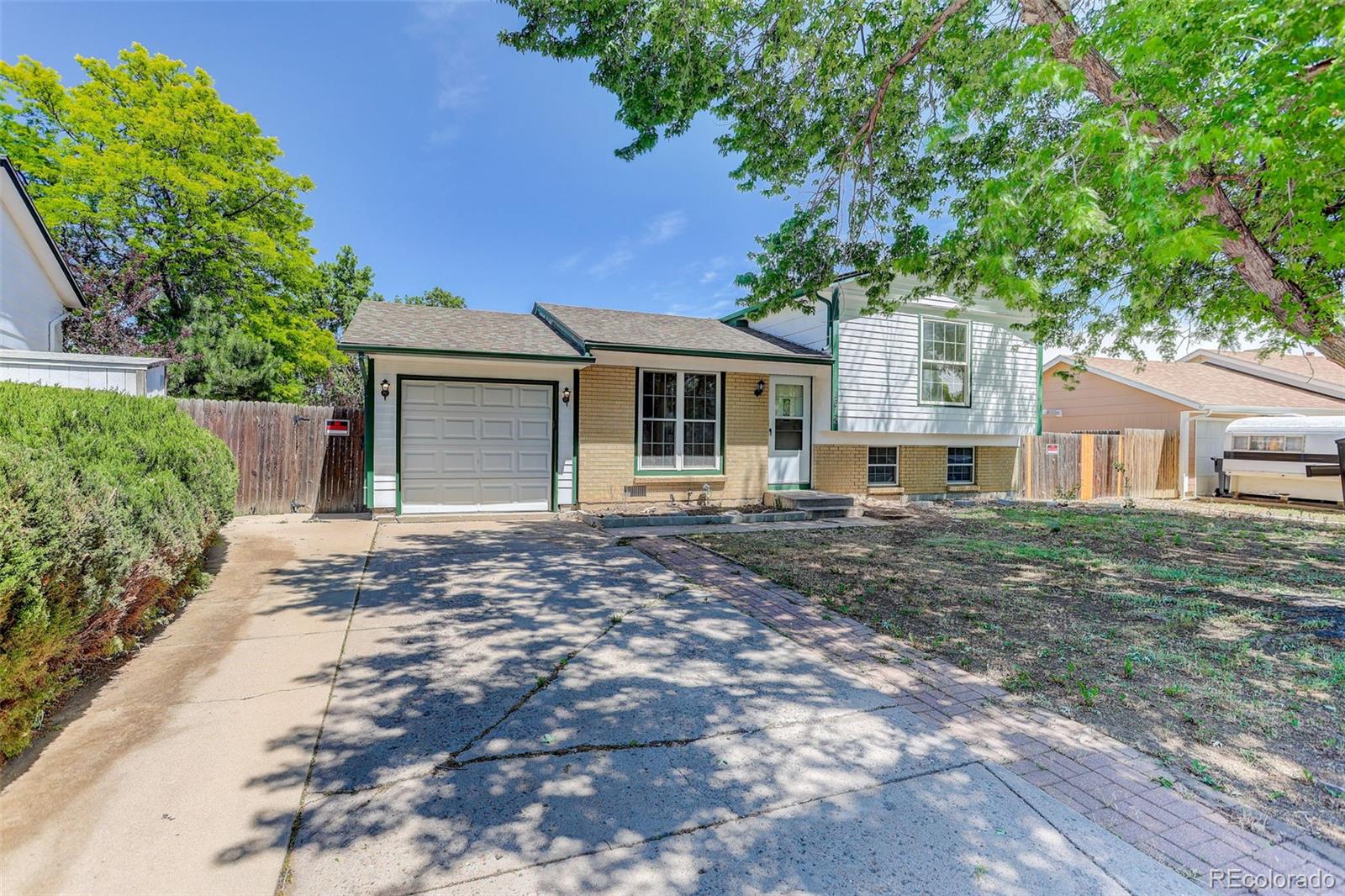 1672 South Rifle Street Aurora, CO 80017 - Photo 2 of 24