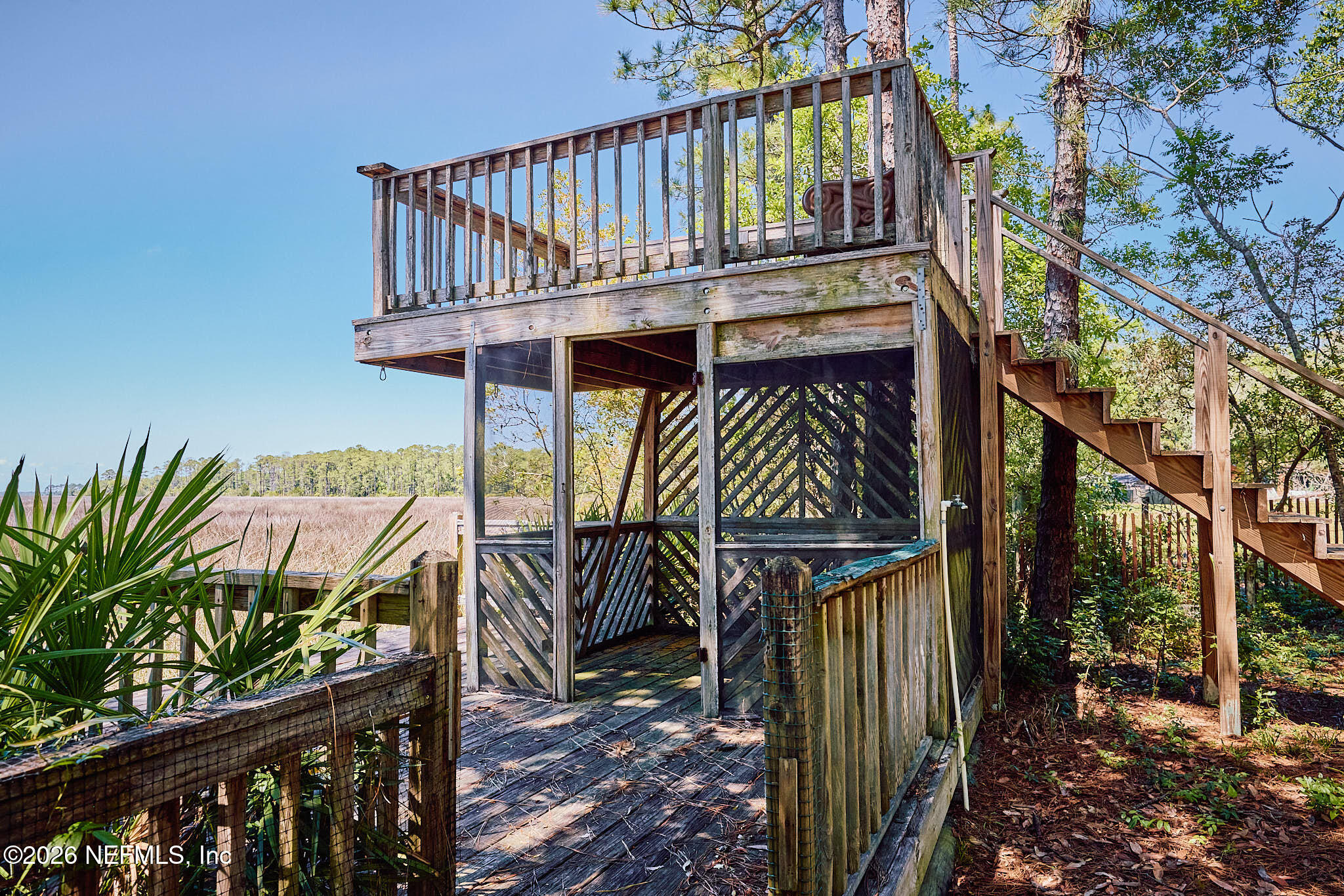 85404 Burmeister Road Fernandina Beach, FL 32034 - Photo 25 of 53 a view of balcony with two plants and wooden fence