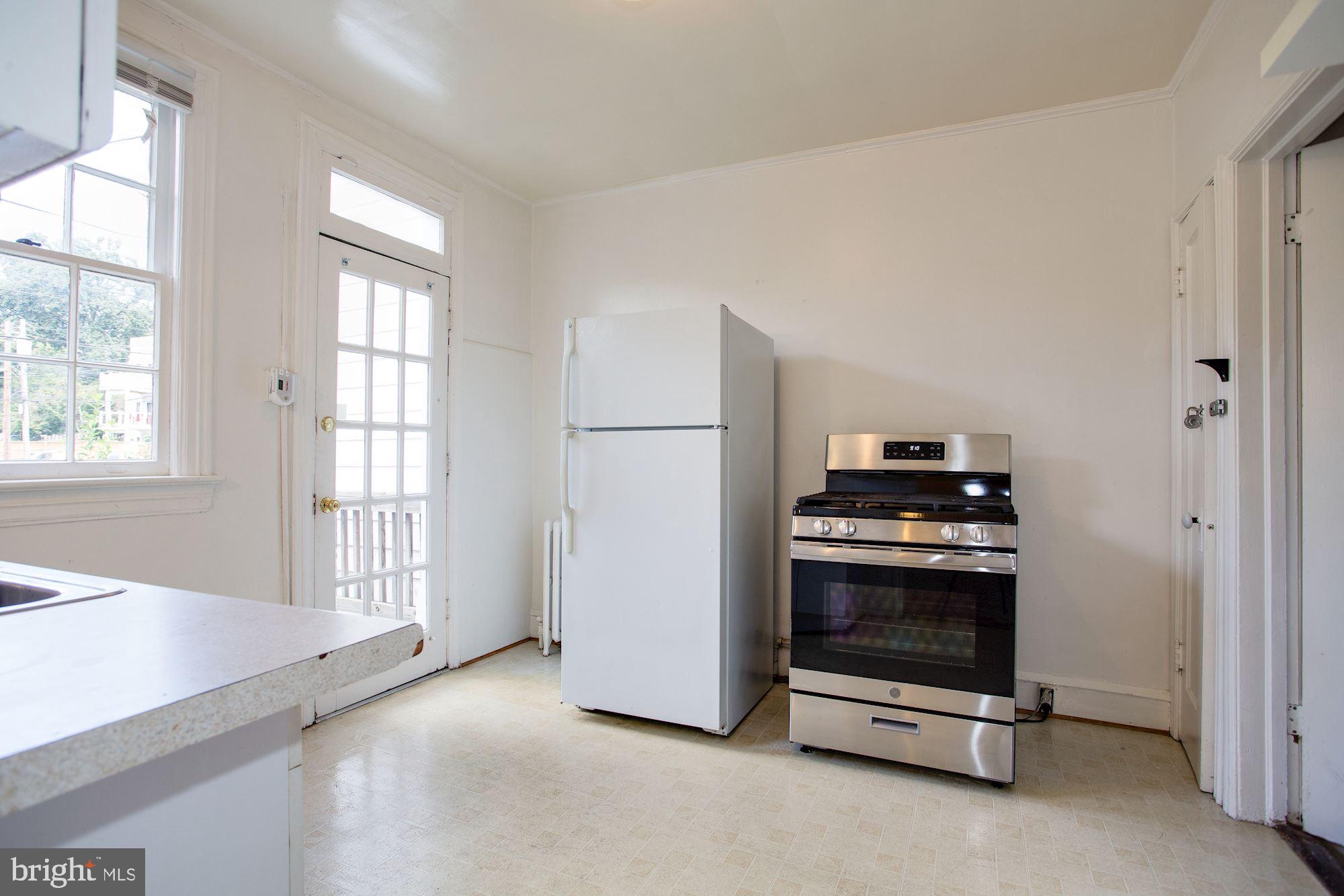 1706 37th Street Northwest Washington, DC 20007 - Photo 6 of 11 Kitchen w/ gas cooking