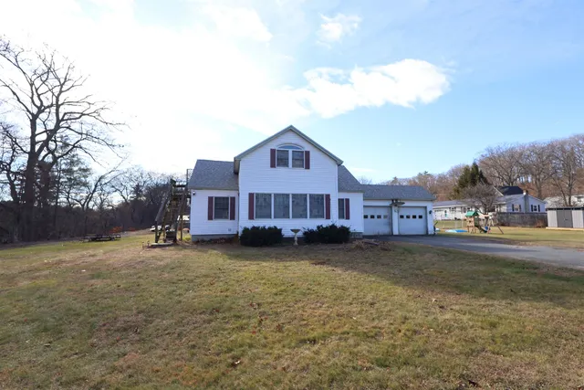 $419,000 | 55 Horseshoe Avenue, Hartford, VT 05088