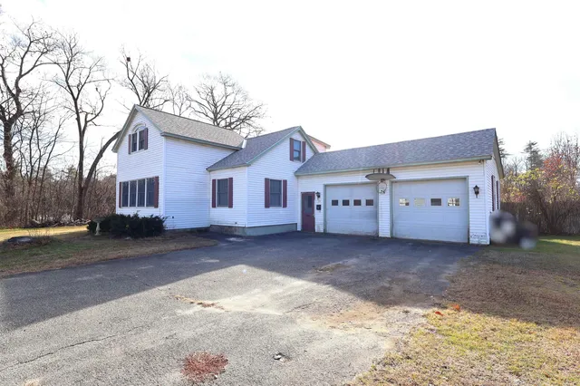 $419,000 | 55 Horseshoe Avenue, Hartford, VT 05088