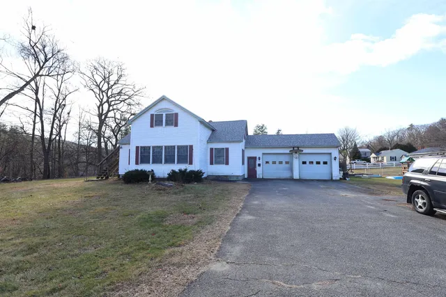 $419,000 | 55 Horseshoe Avenue, Hartford, VT 05088