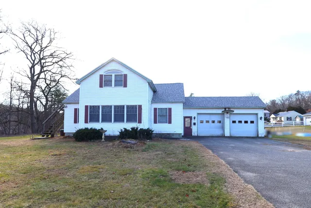 $419,000 | 55 Horseshoe Avenue, Hartford, VT 05088