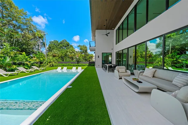 $5,700,000 | 19900 Northeast 21st Court, Miami, FL 33179