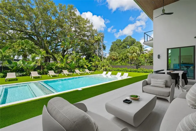 $5,700,000 | 19900 Northeast 21st Court, Miami, FL 33179