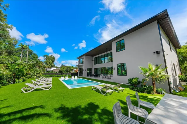 $5,700,000 | 19900 Northeast 21st Court, Miami, FL 33179