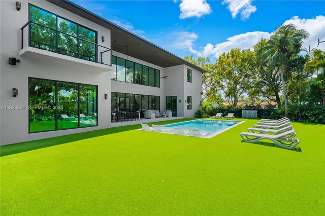 $5,700,000 | 19900 Northeast 21st Court, Miami, FL 33179