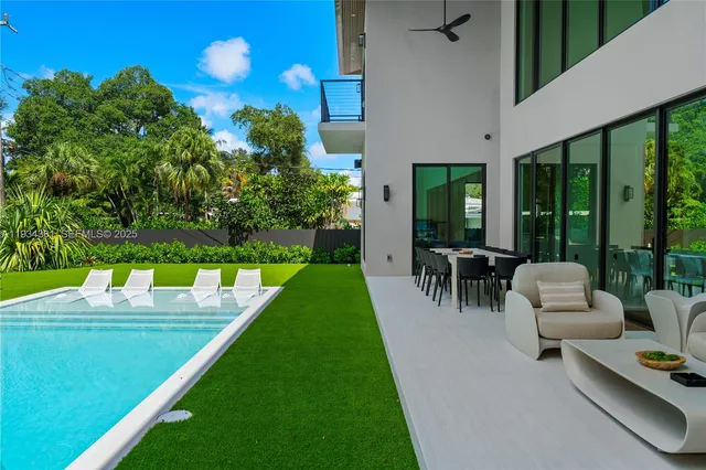 $5,700,000 | 19900 Northeast 21st Court, Miami, FL 33179