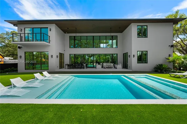 $5,700,000 | 19900 Northeast 21st Court, Miami, FL 33179