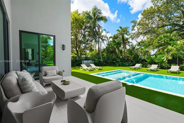 $5,700,000 | 19900 Northeast 21st Court, Miami, FL 33179