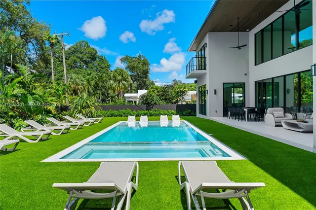 $5,700,000 | 19900 Northeast 21st Court, Miami, FL 33179