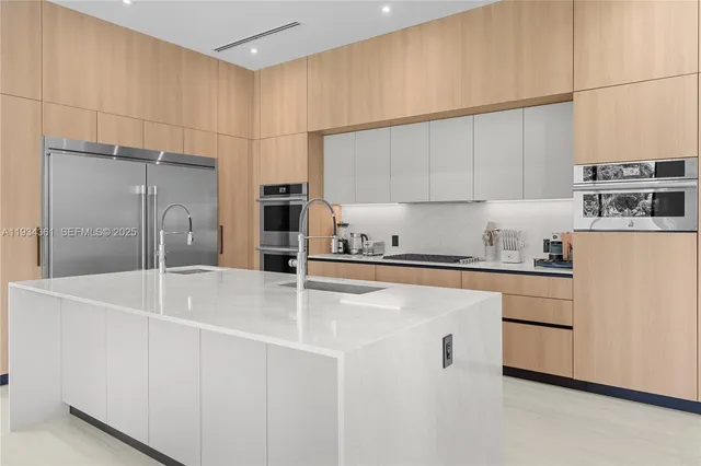 $5,700,000 | 19900 Northeast 21st Court, Miami, FL 33179