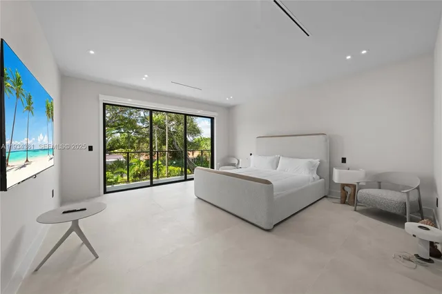 $5,700,000 | 19900 Northeast 21st Court, Miami, FL 33179