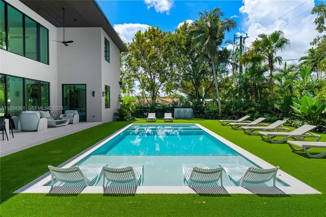 $5,700,000 | 19900 Northeast 21st Court, Miami, FL 33179