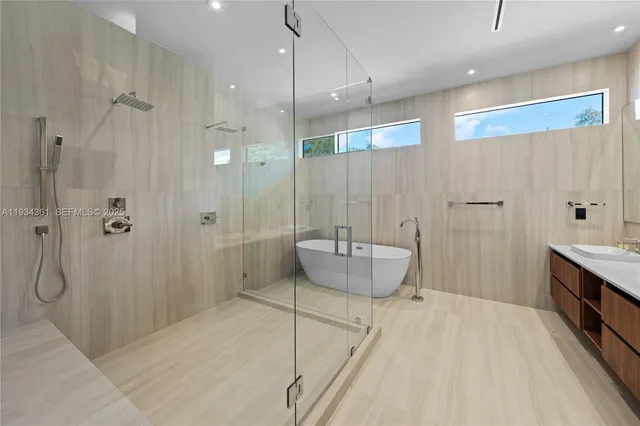 $5,700,000 | 19900 Northeast 21st Court, Miami, FL 33179