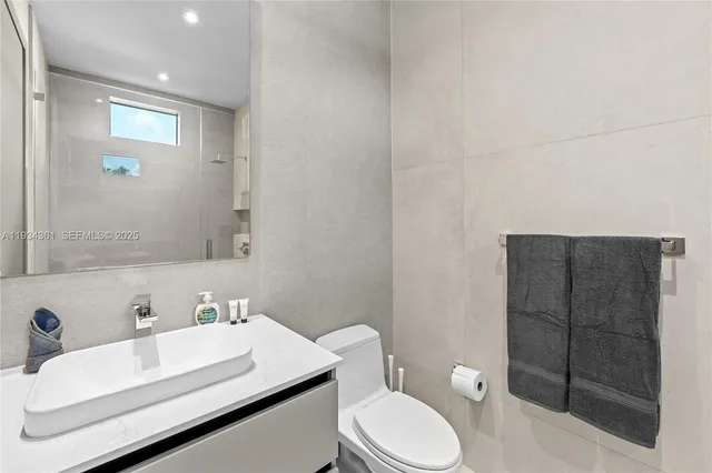 $5,700,000 | 19900 Northeast 21st Court, Miami, FL 33179