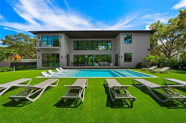 $5,700,000 | 19900 Northeast 21st Court, Miami, FL 33179