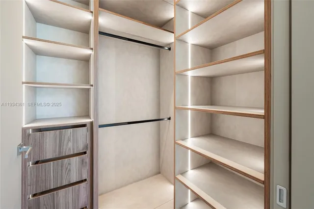 $5,700,000 | 19900 Northeast 21st Court, Miami, FL 33179