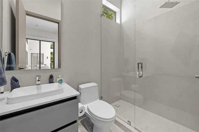 $5,700,000 | 19900 Northeast 21st Court, Miami, FL 33179