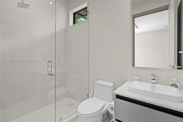 $5,700,000 | 19900 Northeast 21st Court, Miami, FL 33179