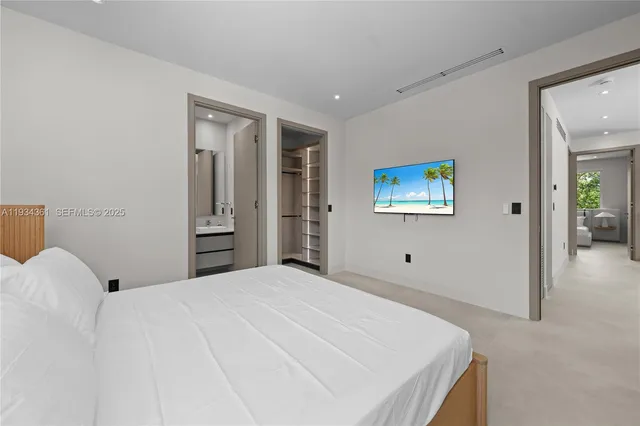 $5,700,000 | 19900 Northeast 21st Court, Miami, FL 33179