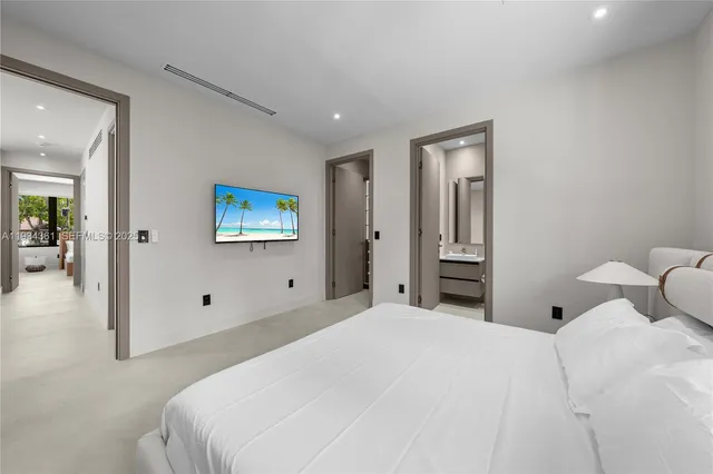 $5,700,000 | 19900 Northeast 21st Court, Miami, FL 33179