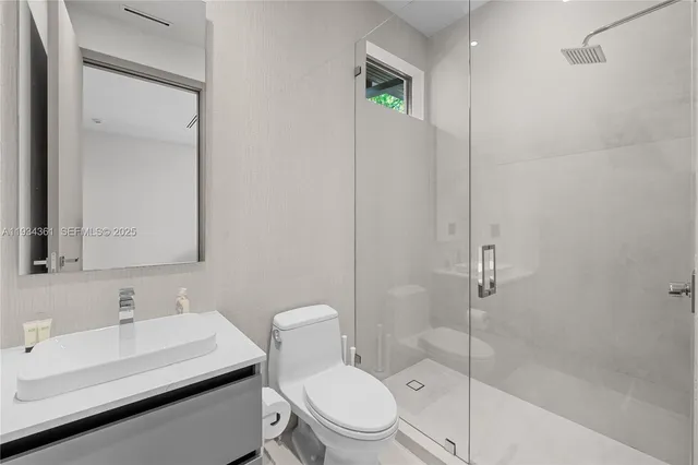 $5,700,000 | 19900 Northeast 21st Court, Miami, FL 33179