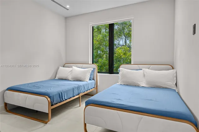 $5,700,000 | 19900 Northeast 21st Court, Miami, FL 33179