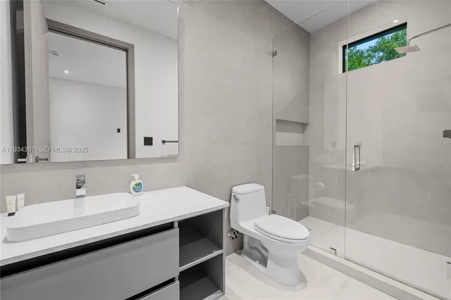 $5,700,000 | 19900 Northeast 21st Court, Miami, FL 33179