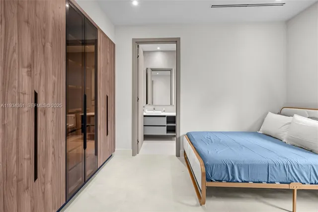 $5,700,000 | 19900 Northeast 21st Court, Miami, FL 33179