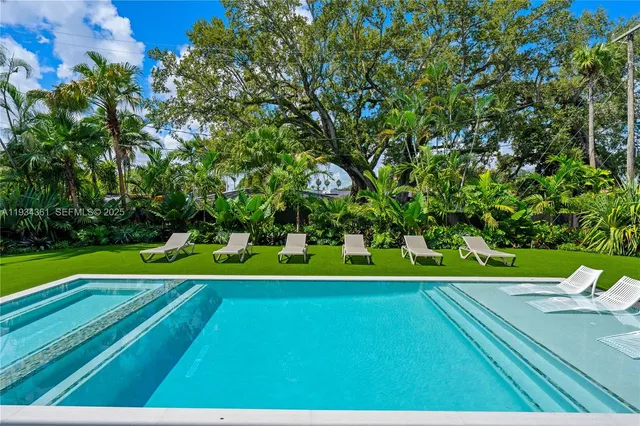 $5,700,000 | 19900 Northeast 21st Court, Miami, FL 33179