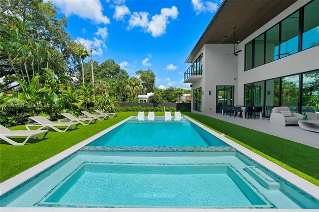 $5,700,000 | 19900 Northeast 21st Court, Miami, FL 33179