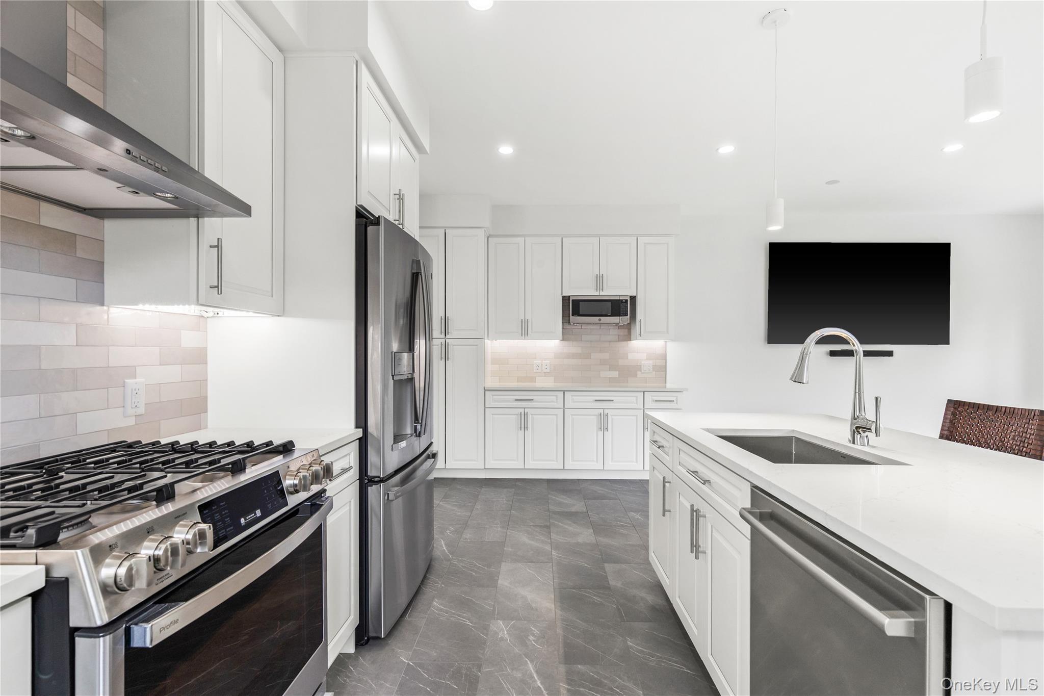 535 2nd Street, Unit DUPLEX R Mamaroneck, NY 10543 - Photo 8 of 32 The Kitchen is sleek and modern with stainless steel appliances, lots of cabinet storage and plenty of counter space.