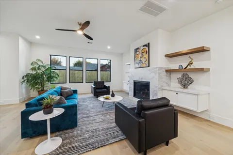 $925,000 | 614 Eleanor Street, Houston, TX 77009