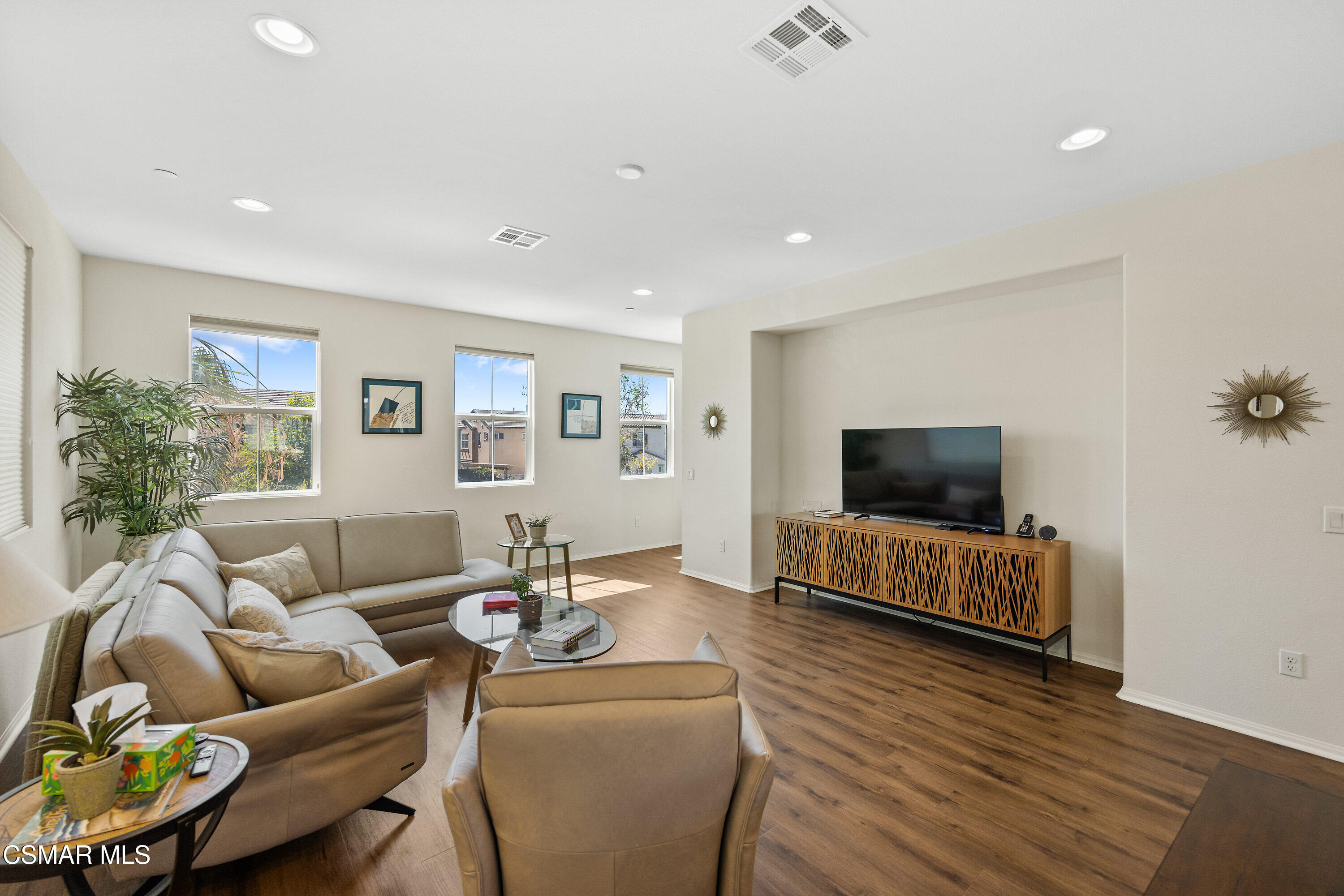 174 Prairie Street Camarillo, CA 93010 - Photo 10 of 35 174 Prairie St Camarillo CA-print-014-00