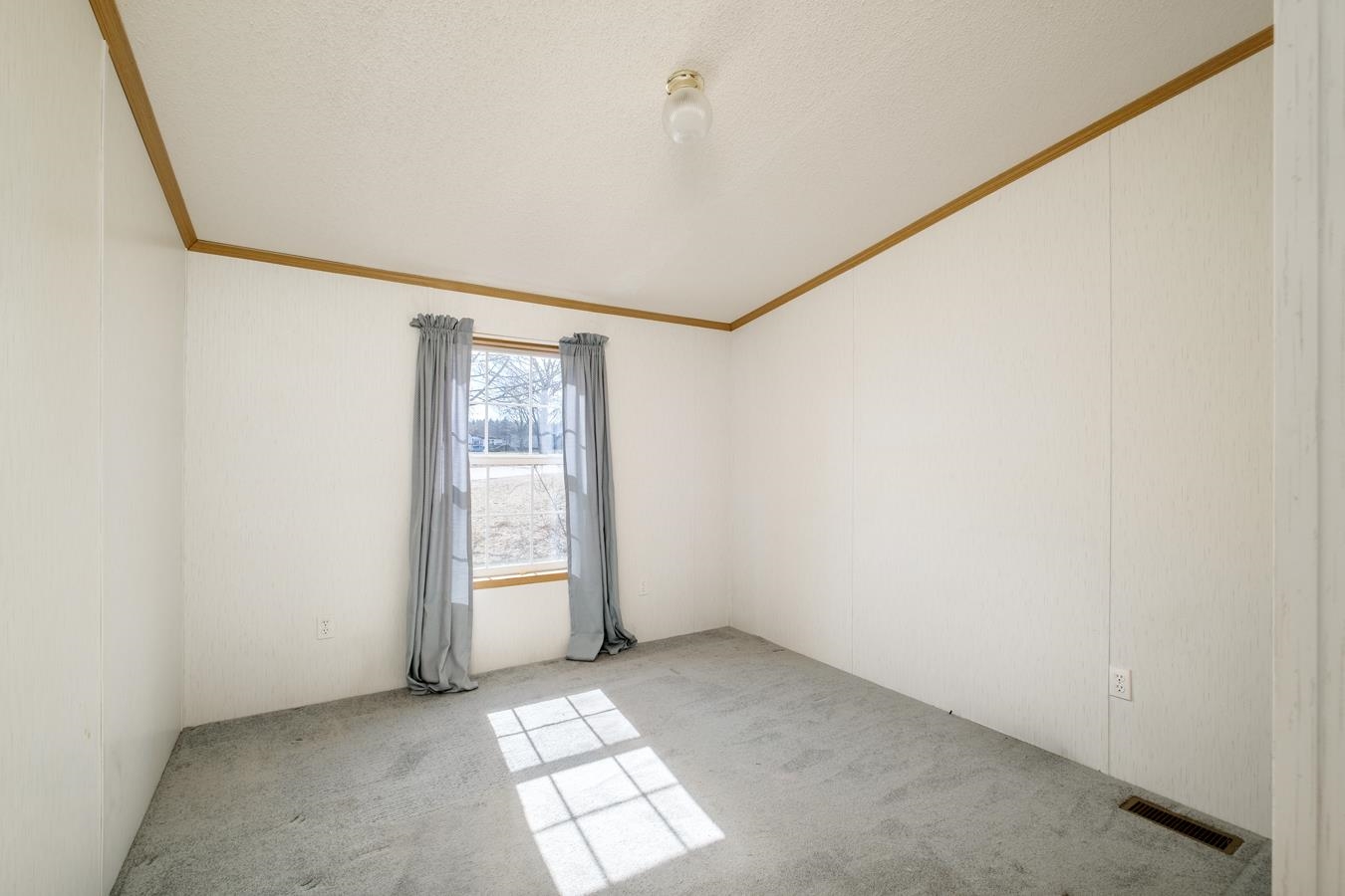 2 Sagamore Lane Rochester, NH 03867 - Photo 23 of 34