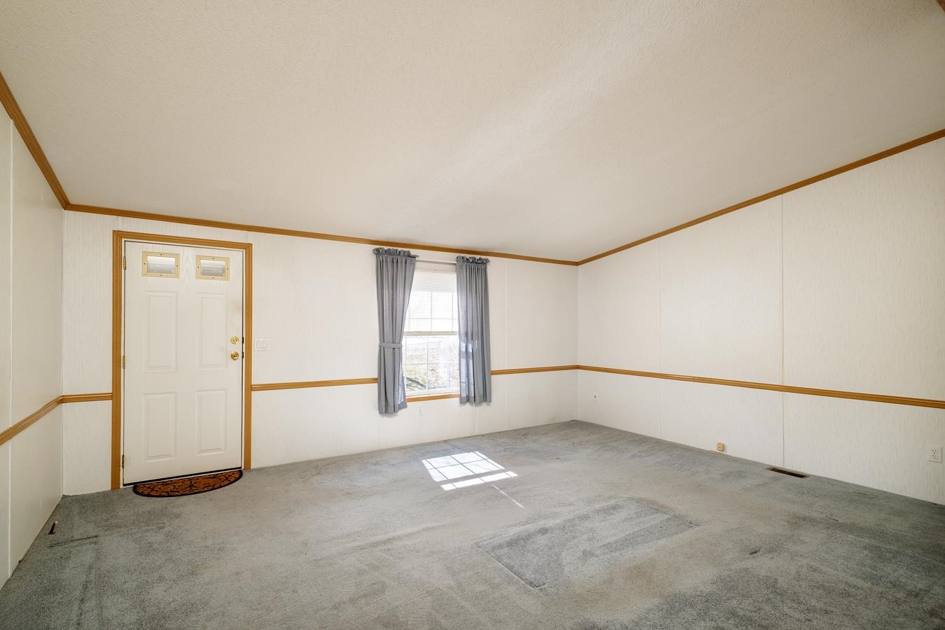 2 Sagamore Lane Rochester, NH 03867 - Photo 7 of 34