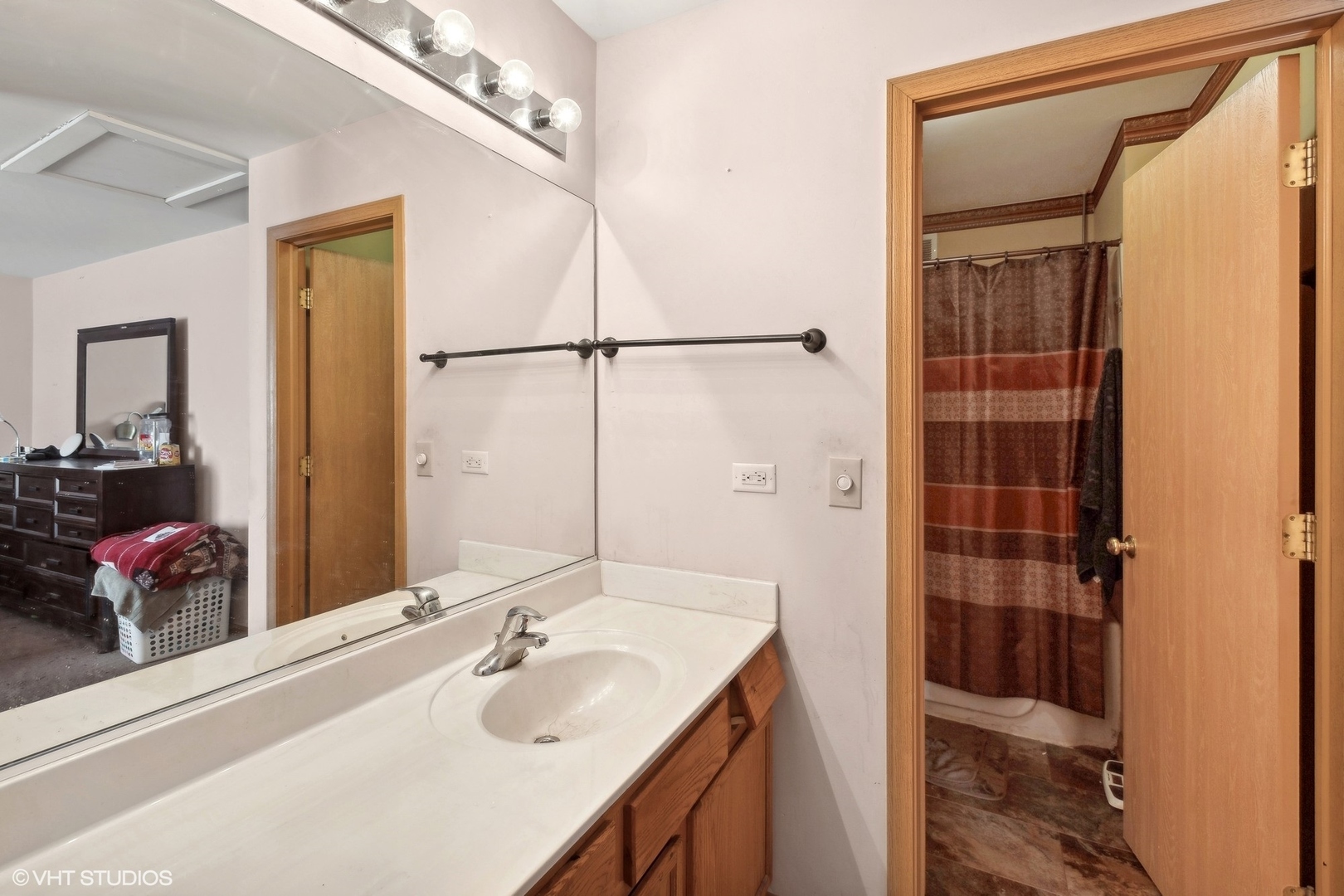 657 Serendipity Drive Aurora, IL 60504 - Photo 8 of 13 a bathroom with a sink and a mirror