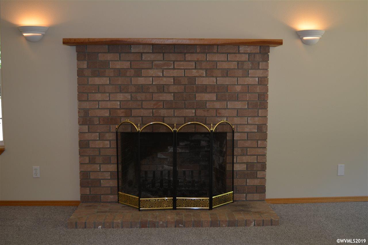 8322 Squirrel Hill Road Southeast Salem, OR 97306 - Photo 11 of 39 Gallery Image 11
