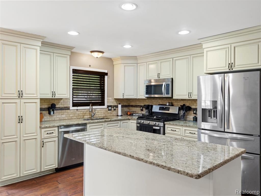 332 East Gates Street Romeo, MI 48065 - Photo 13 of 48