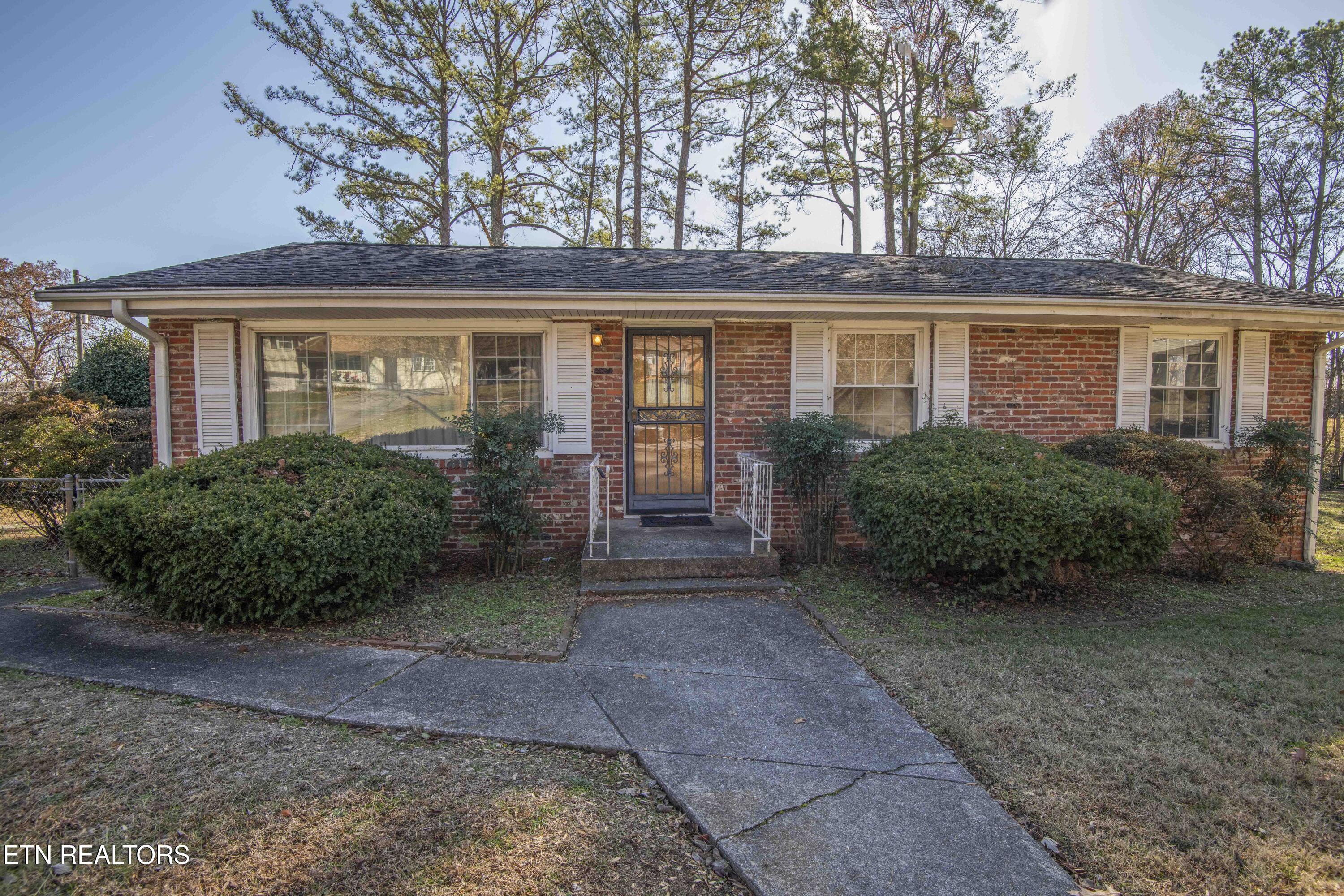 4708 Maplehill Road Knoxville, TN 37914 - Photo 2 of 47 All Brick