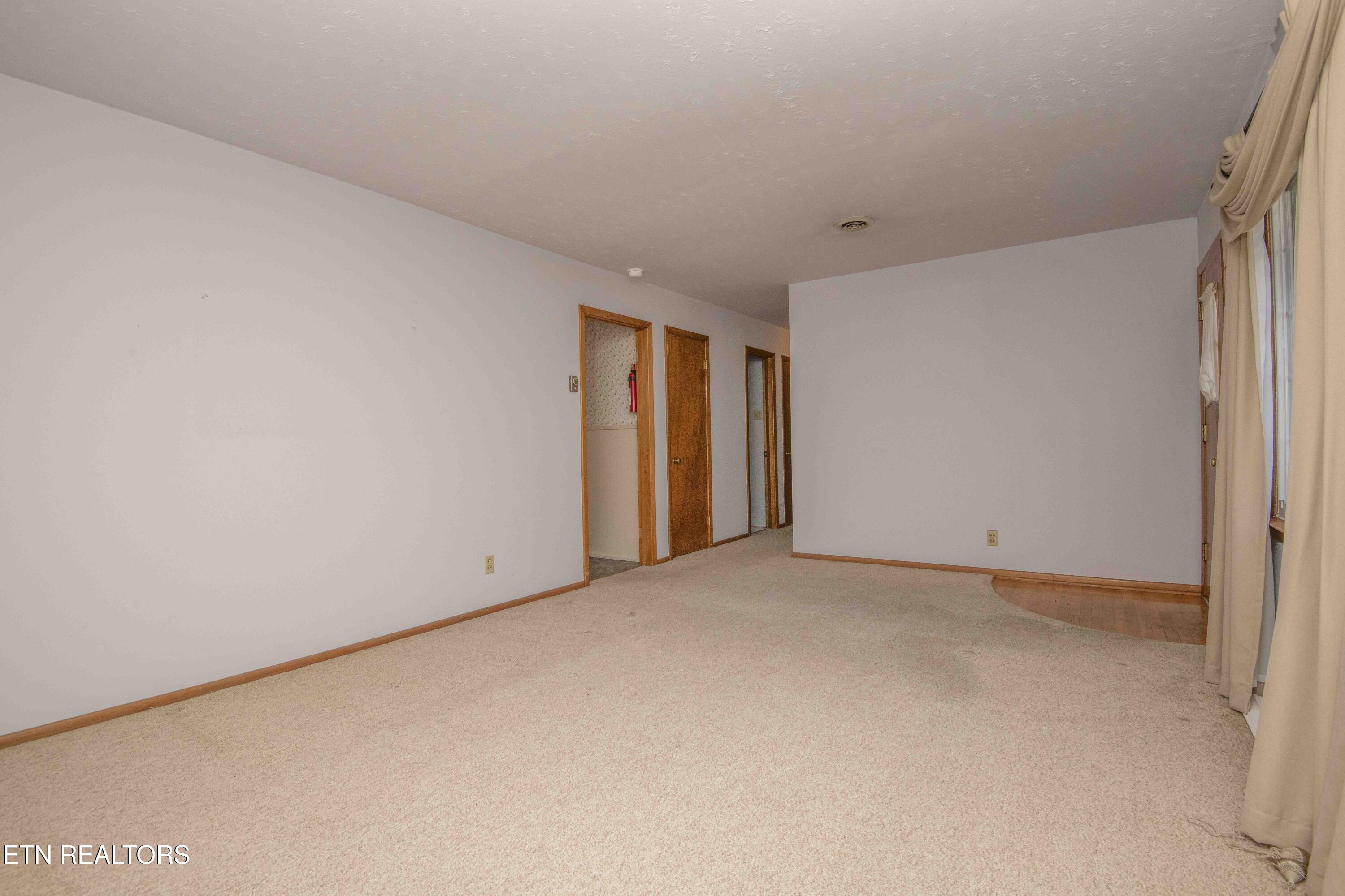 4708 Maplehill Road Knoxville, TN 37914 - Photo 8 of 47 Living Room