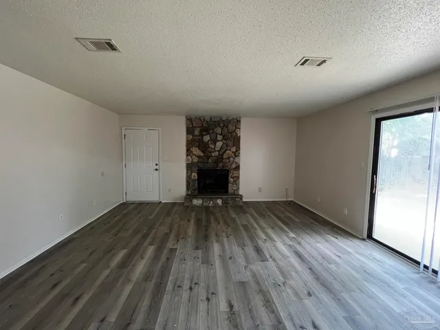 $1,400 | 410 Deborah Lane, Unit A, Pensacola, FL 32514