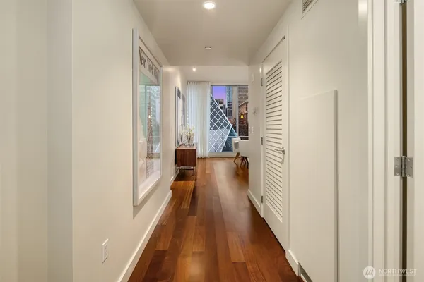 $599,950 | 909 5th Avenue, Unit 204, Seattle, WA 98164